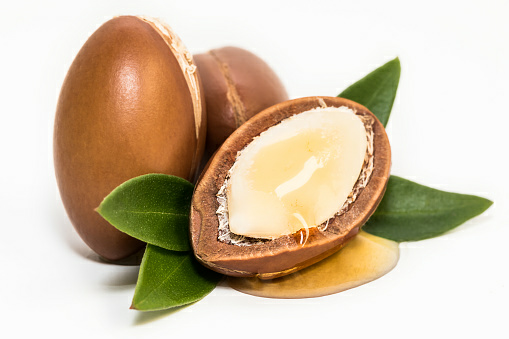 How to Use Argan Oil for Natural Hair and its Benefits